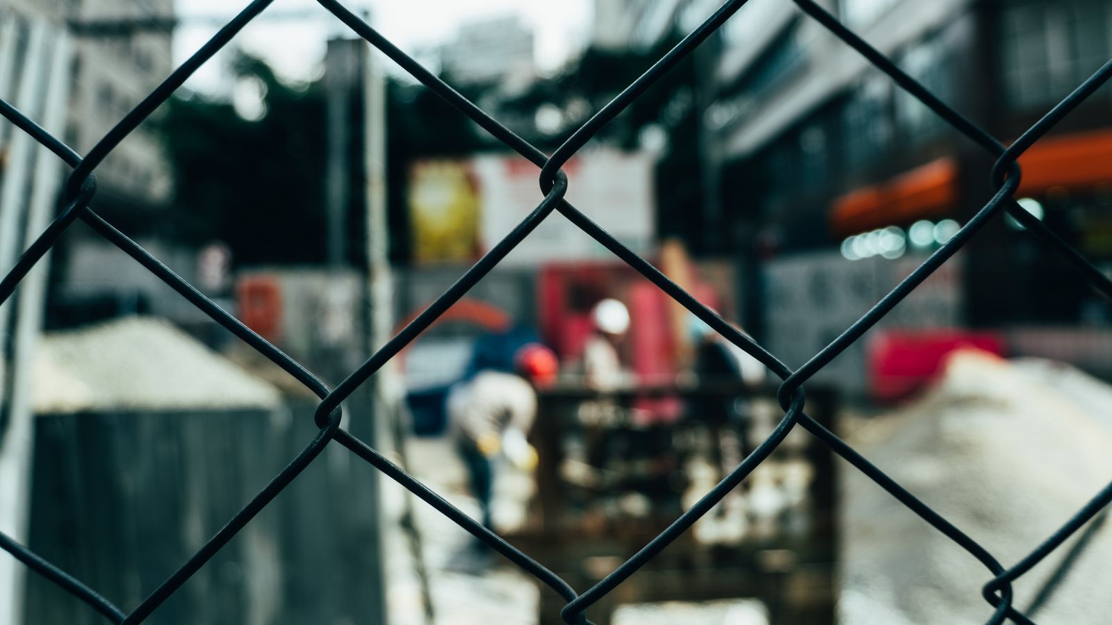 Chain link perimeter fence around a construction site
